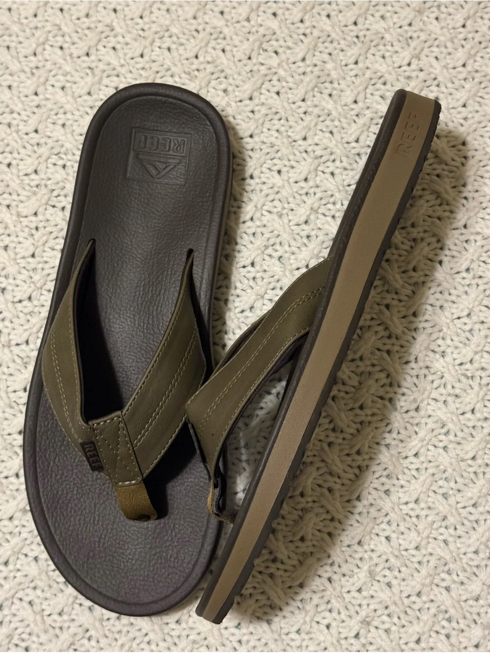 Reef Men’s Olive and Brown Flip Flop Sandals size 10